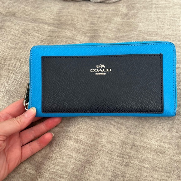 Blue Coach Wallet - Picture 1 of 10